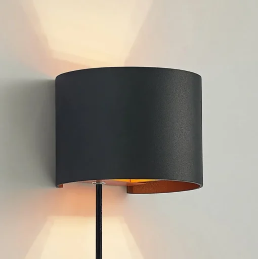 Arcchio wandlamp Zuzana, rond, zwart, stekker, 13 cm