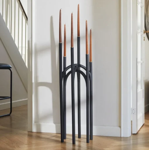 AYTM Angui kandelaar, zwart, hoogte 92 cm, ijzer