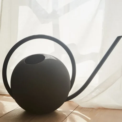 AYTM Gieter Globe, zwart, lengte 55,3 cm, aluminium