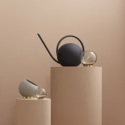 AYTM Gieter Globe, zwart, lengte 55,3 cm, aluminium