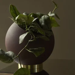 AYTM Globe bloempot, Ø 30 cm, zwart, aluminium, staal