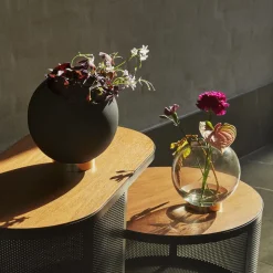 AYTM Globe bloempot, Ø 30 cm, zwart, aluminium, staal