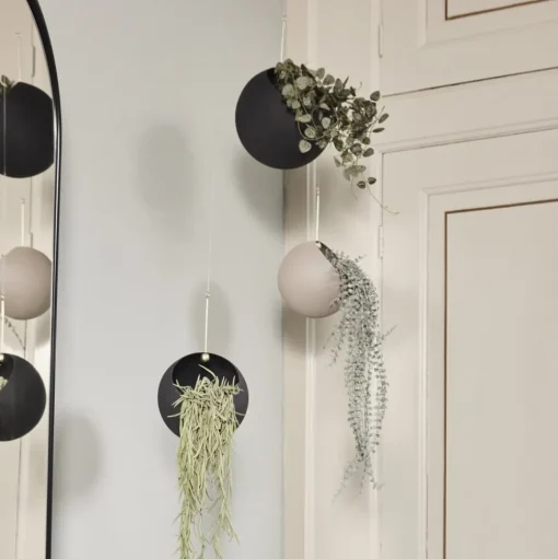 AYTM Globe bloempot, hangend, Ø 21 cm, zwart, aluminium