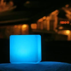 Cub - een lichtgevende kubus voor buiten