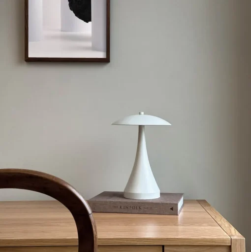 Dyberg Larsen LED tafellamp Vienna, crème, hoogte 28 cm