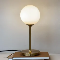 Dyberg Larsen tafellamp Sia, opaal/messingkleurig, hoogte 12 cm
