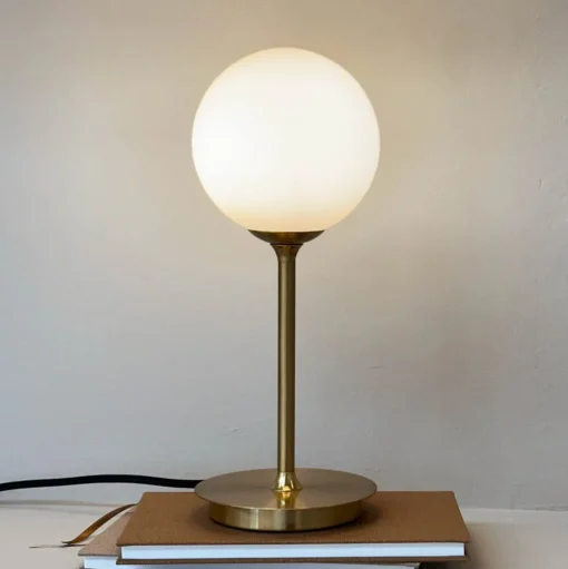 Dyberg Larsen tafellamp Sia, opaal/messingkleurig, hoogte 12 cm