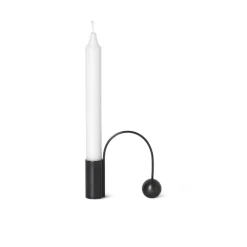 ferm LIVING Kandelaar Balans, zwart, messing, 9,5 cm