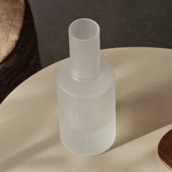 ferm LIVING Ripple karaf, wit, 1 liter, glas, mondgeblazen