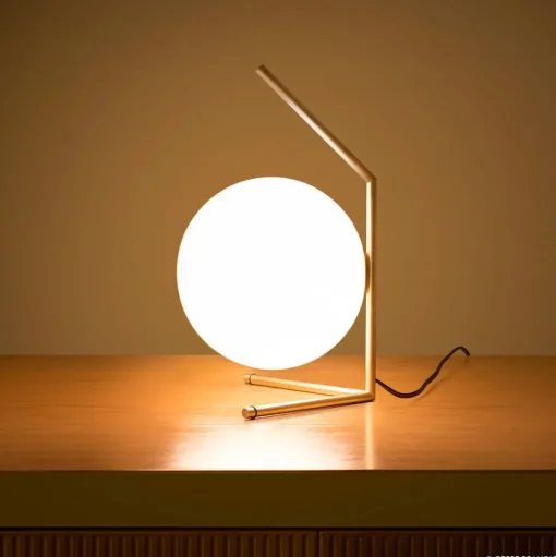FLOS IC T1 Laag tafellamp messing gekleurd