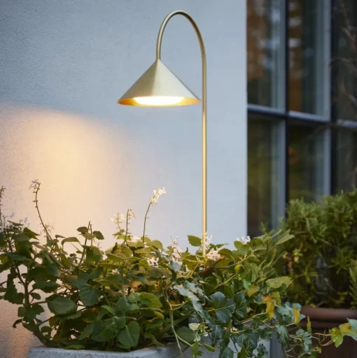 FRANDSEN LED grondspies lamp Grasp, messingkleurig, hoogte 82 cm