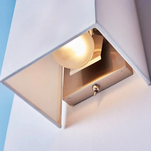Hoekige, stoffen wandlamp Annalisa in wit