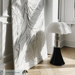 In hoogte verstelbare tafellamp PIPISTRELLO, zwart