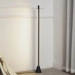 LED vloerlamp Linija, zwart, hoogte 110 cm, sensor