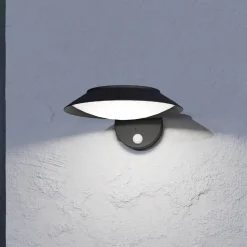 LED wandlamp Cerrisi, breedte 10,5 cm, zwart, sensor