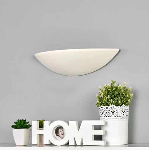 Lichte wandlamp van gips, beschilderbaar