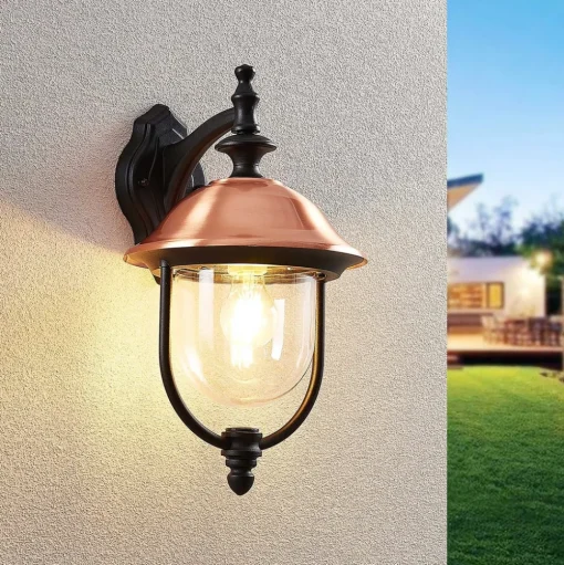 Lindby buitenwandlamp Clint, hangend, zeewaterbestendig, E27