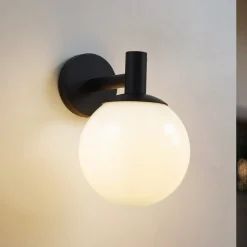 Lindby buitenwandlamp Dangan, wit, glas, Ø 20 cm, IP44