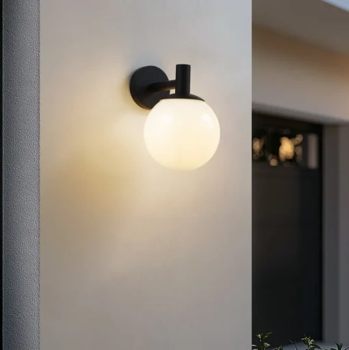 Lindby buitenwandlamp Dangan, wit, glas, Ø 20 cm, IP44