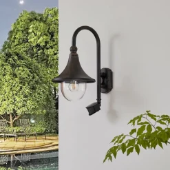 Lindby buitenwandlamp Daphne, antiek zwart, sensor, E27