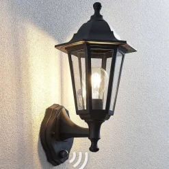 Lindby buitenwandlamp Nane, sensor, lantaarn, zeewaterbestendig