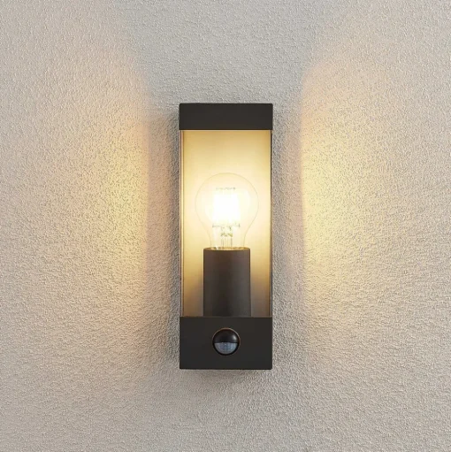 Lindby buitenwandlamp Tilian, sensor, hoogte 25 cm, antraciet