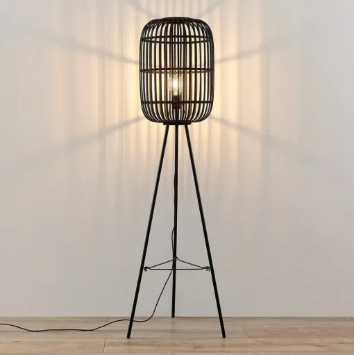 Lindby Canyana vloerlamp, zwart, rotan, 139 cm hoog