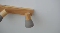 Lindby Filiz spot, 3-lamps, 47 cm lang, hout, beton, E14