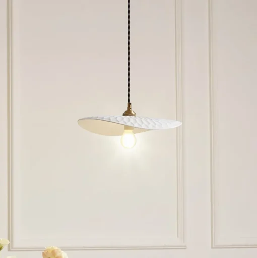 Lindby hanglamp Annira, Ø 29 cm, keramiek, wit/messing