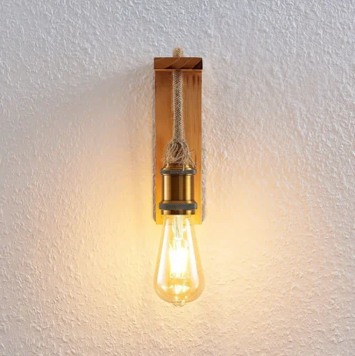 Lindby Helou houten wandlamp met zichtbare fitting