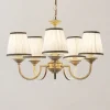Lindby kroonluchter Lumiel, 5-lichts, crème/messing, textiel