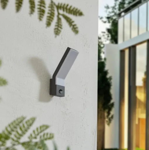 Lindby LED buiten wandlamp Korvik, 26 cm, antraciet, sensor