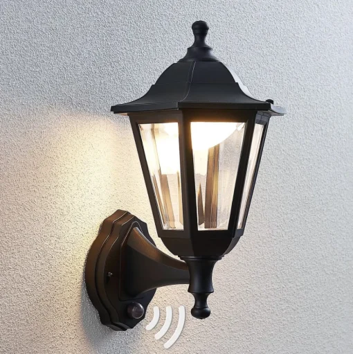 Lindby LED buiten wandlamp Iavo, sensor, zwart, lantaarn