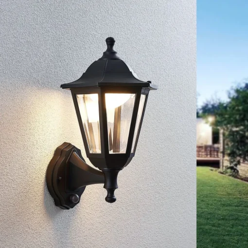 Lindby LED buiten wandlamp Iavo, sensor, zwart, lantaarn