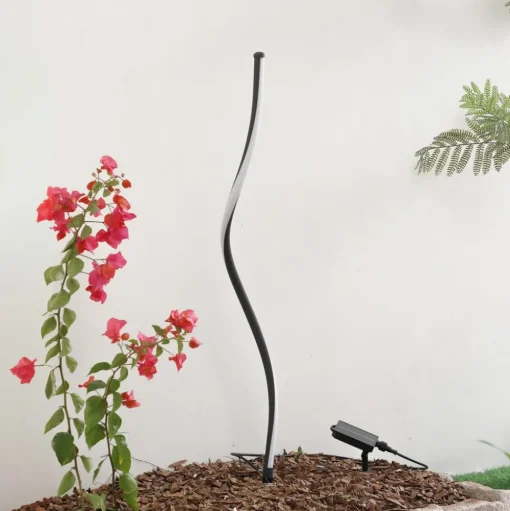 Lindby LED lamp op zonne-energie Sabriel, gebogen, zwart, aluminium, 3000K