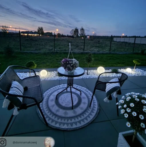Lindby LED lamp op zonne-energie Lago, set van 3, bollen, grondpin, wit
