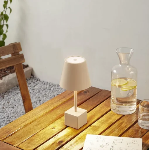 Lindby LED oplaadbare tafellamp Janea CUBE, beige, metaal