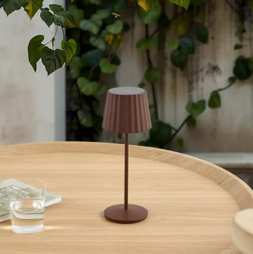 Lindby LED tafellamp op accu Esali, roestbruin, IP65