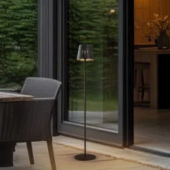 Lindby LED vloerlamp Hilario, zwart, ijzer, oplaadbare batterij