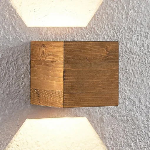Lindby LED wandlamp Benicio, 11 cm, hoekig, hout