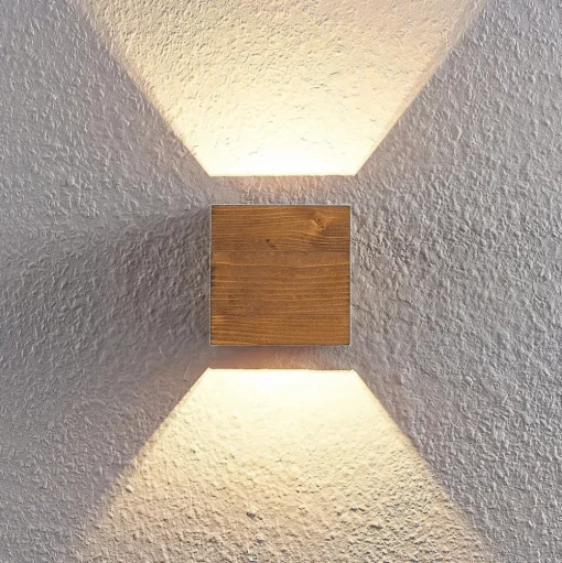 Lindby LED wandlamp Benicio, 11 cm, hoekig, hout