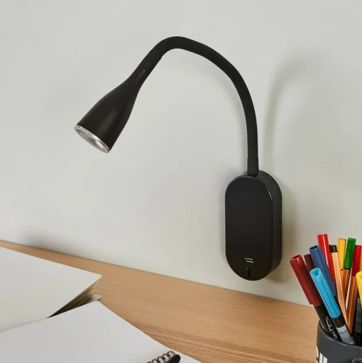Lindby LED wandlamp Enna, 34 cm, zwart, schakelaar, USB