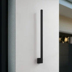 Lindby LED wandlamp Neano, 80cm, zwart, metaal, IP54