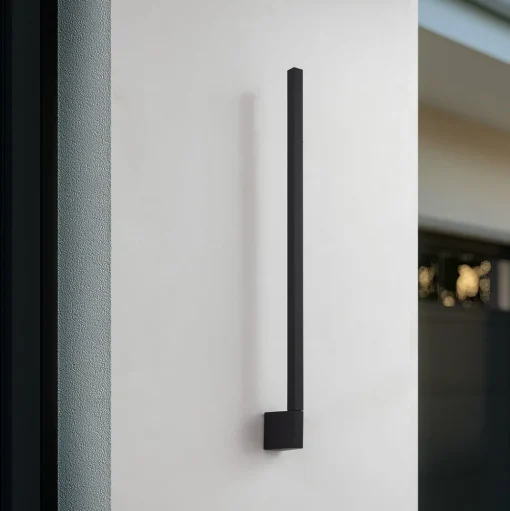 Lindby LED wandlamp Neano, 80cm, zwart, metaal, IP54