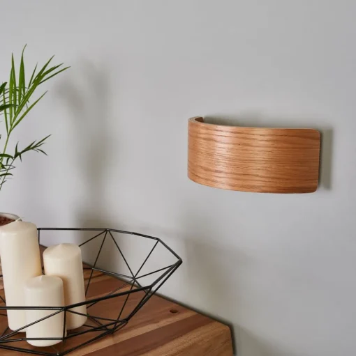 Lindby LED wandlamp Rafailia, breedte 23cm, hout, 3.000 K