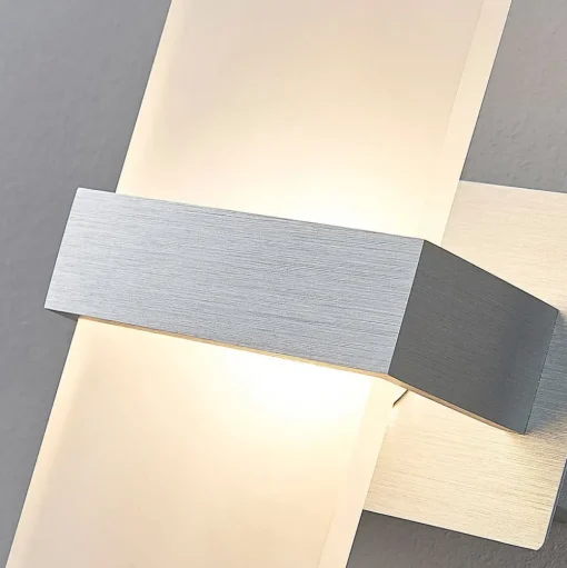 Lindby LED wandlamp Yorick, hoogte 18 cm, aluminium, wit, metaal