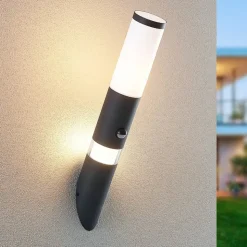 Lindby Okari buitenwandlamp met sensor fakkel