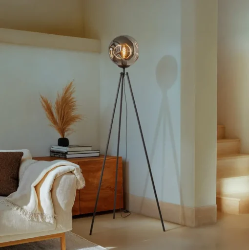 Lindby vloerlamp Valentina, E27, rookgrijs, glas, 150 cm