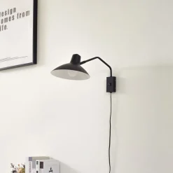 Lindby wandlamp Adrik, zwart, metaal, met stekker