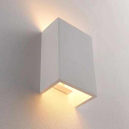 Lindby wandlamp Colja, hoekig, hoogte 16 cm, gips, wit